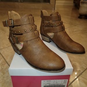 Brand new Morissa JustFab Bootie